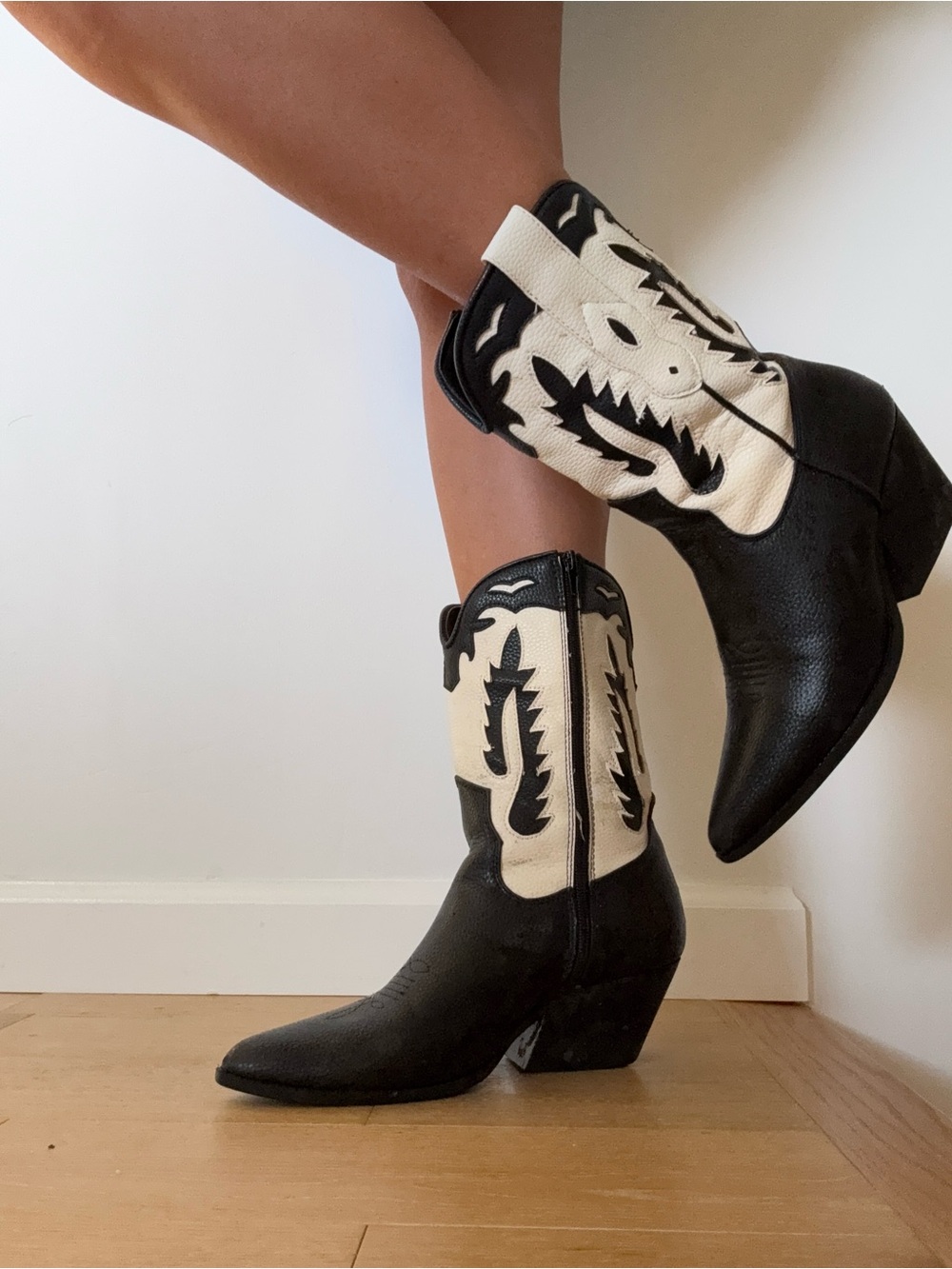 Women's Black and White Western Cowgirl Ankle Boots